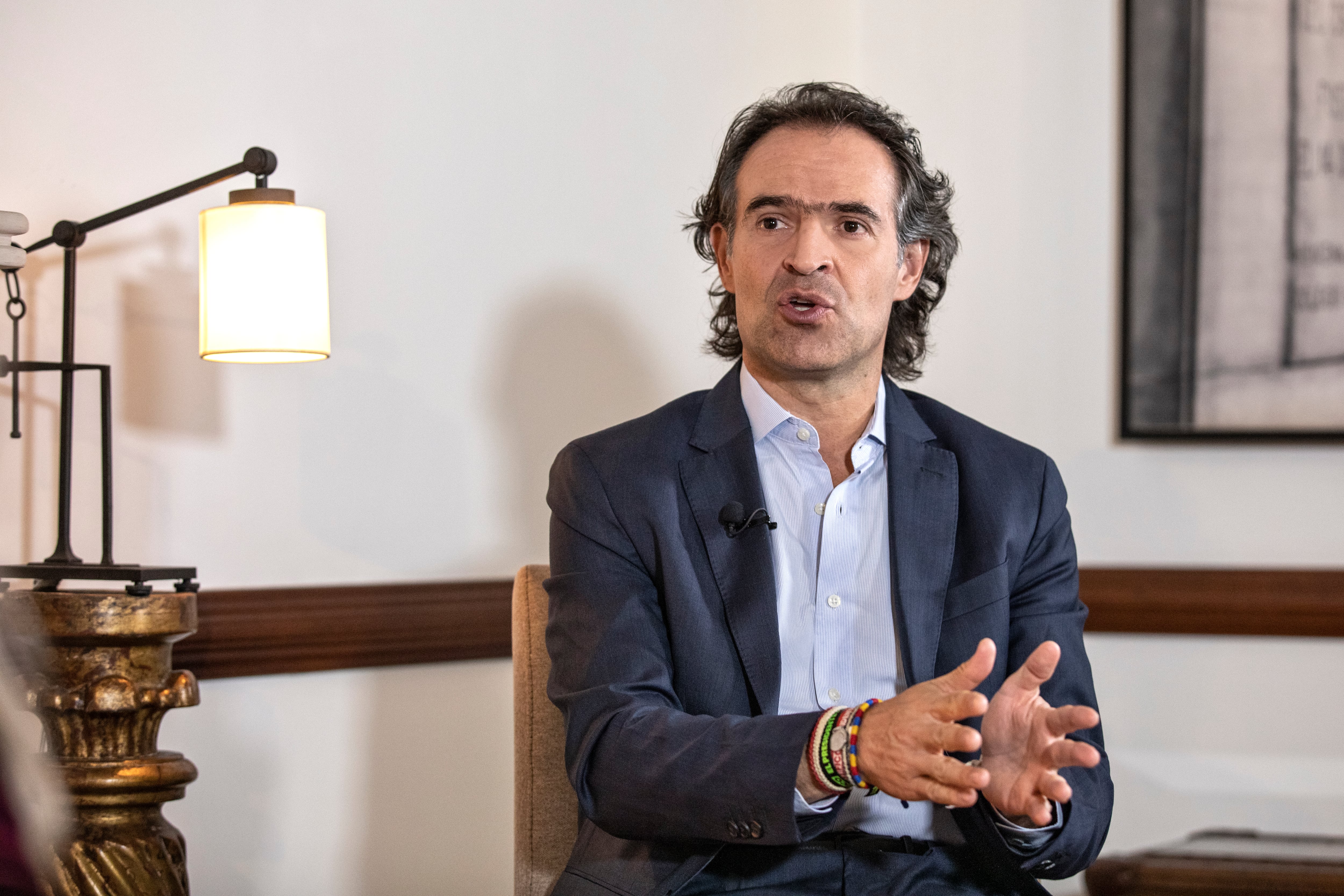 Federico Gutiérrez entrevista con Vicky Dávila