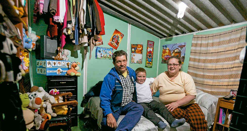 Más de 14.000 hogares en 14 ciudades del país han sido beneficiados por el proyecto Un litro de luz.