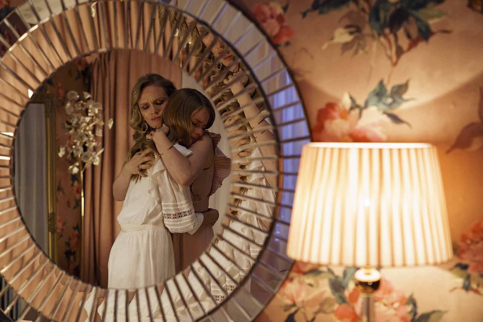 Tijna y Sophia, hija y madre llevan una relación compleja en 'Cría Siniestra', de Hannah Bergholm.