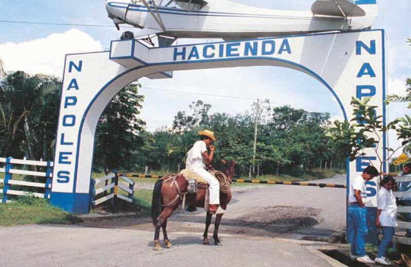 Otros bienes del terror:   Hacienda Nápoles, la icónica finca de Escobar en Puerto Triunfo, Antioquia, es hoy un parque temático administrado por una empresa privada que lo tiene en concesión.