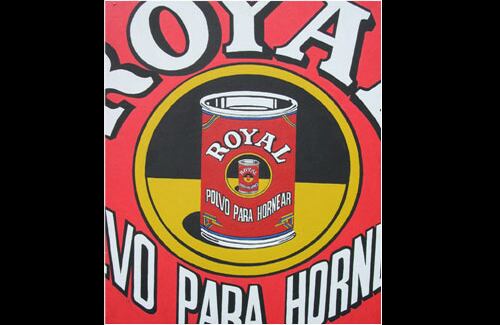 La propuesta presentada por el artista Edward Rico se centra en etiquetas gigantes. 