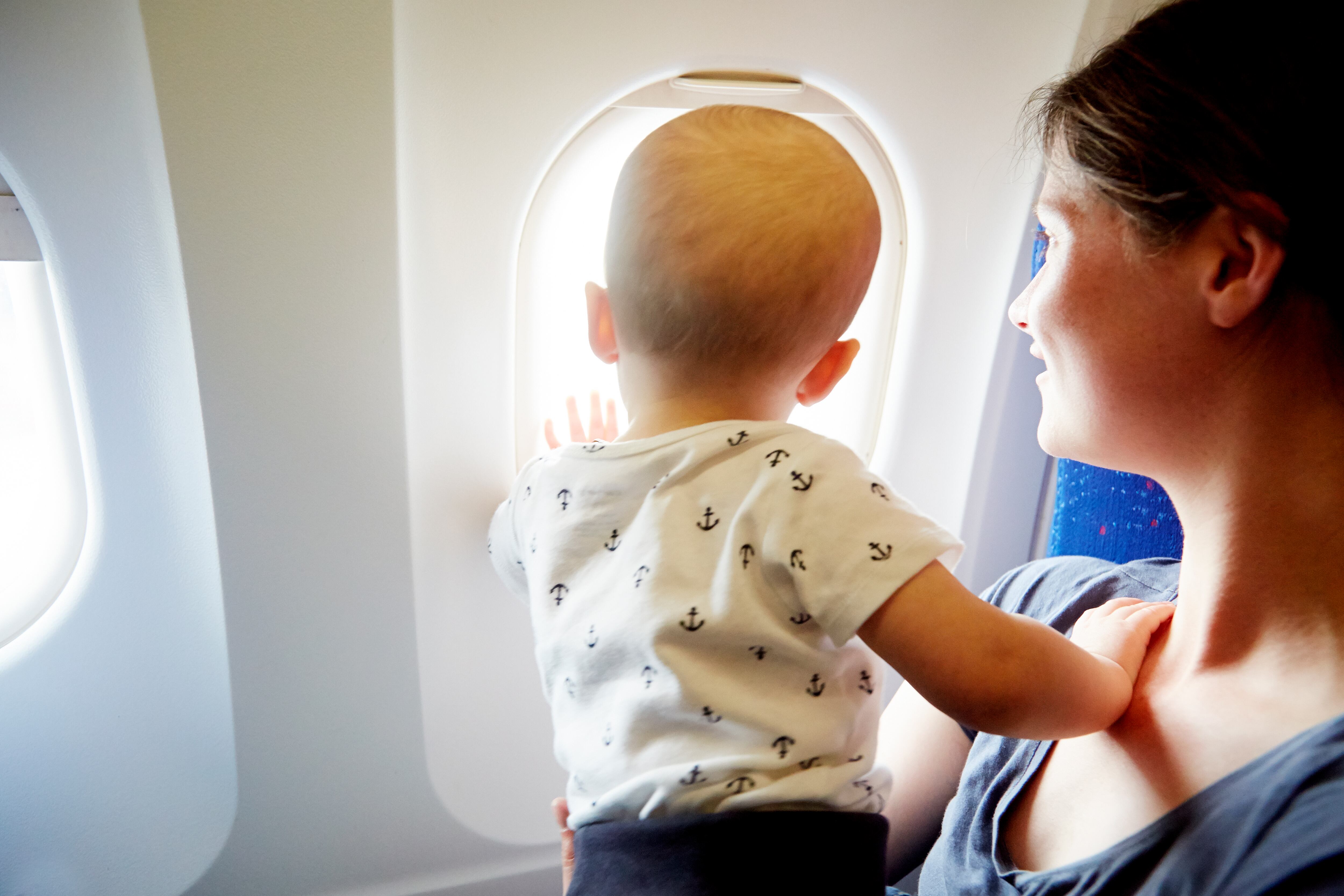 Trate de que su bebé esté lo más tranquilo posible durante el viaje