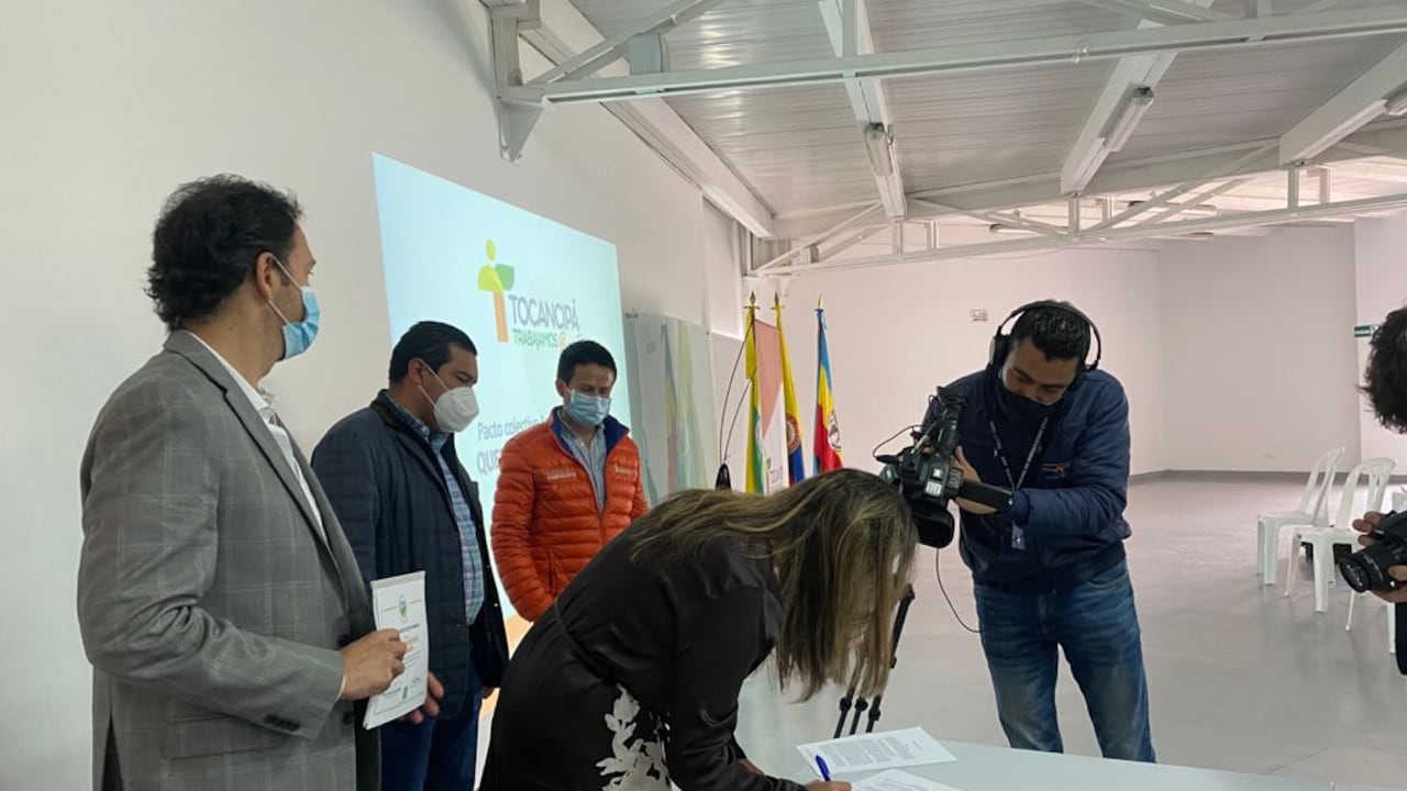 El pacto integra aspectos ambientales, sociales, económicos e institucionales, en beneficio de la cuenca hidrográfica del río Bogotá.