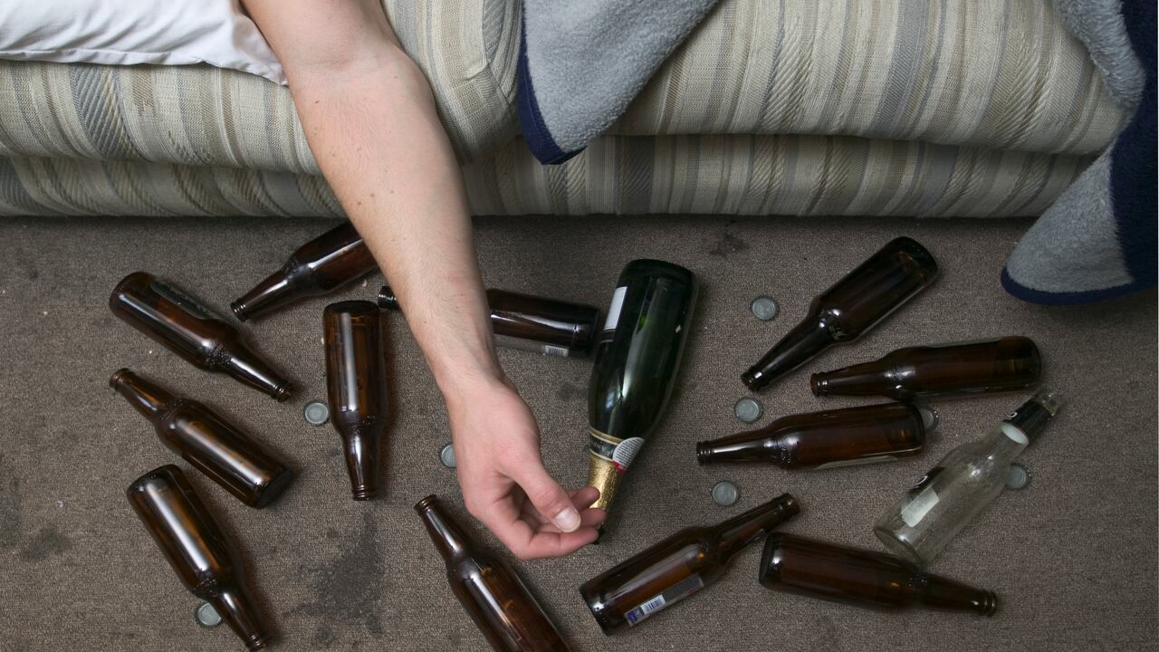 El alcoholismo es una adicción.