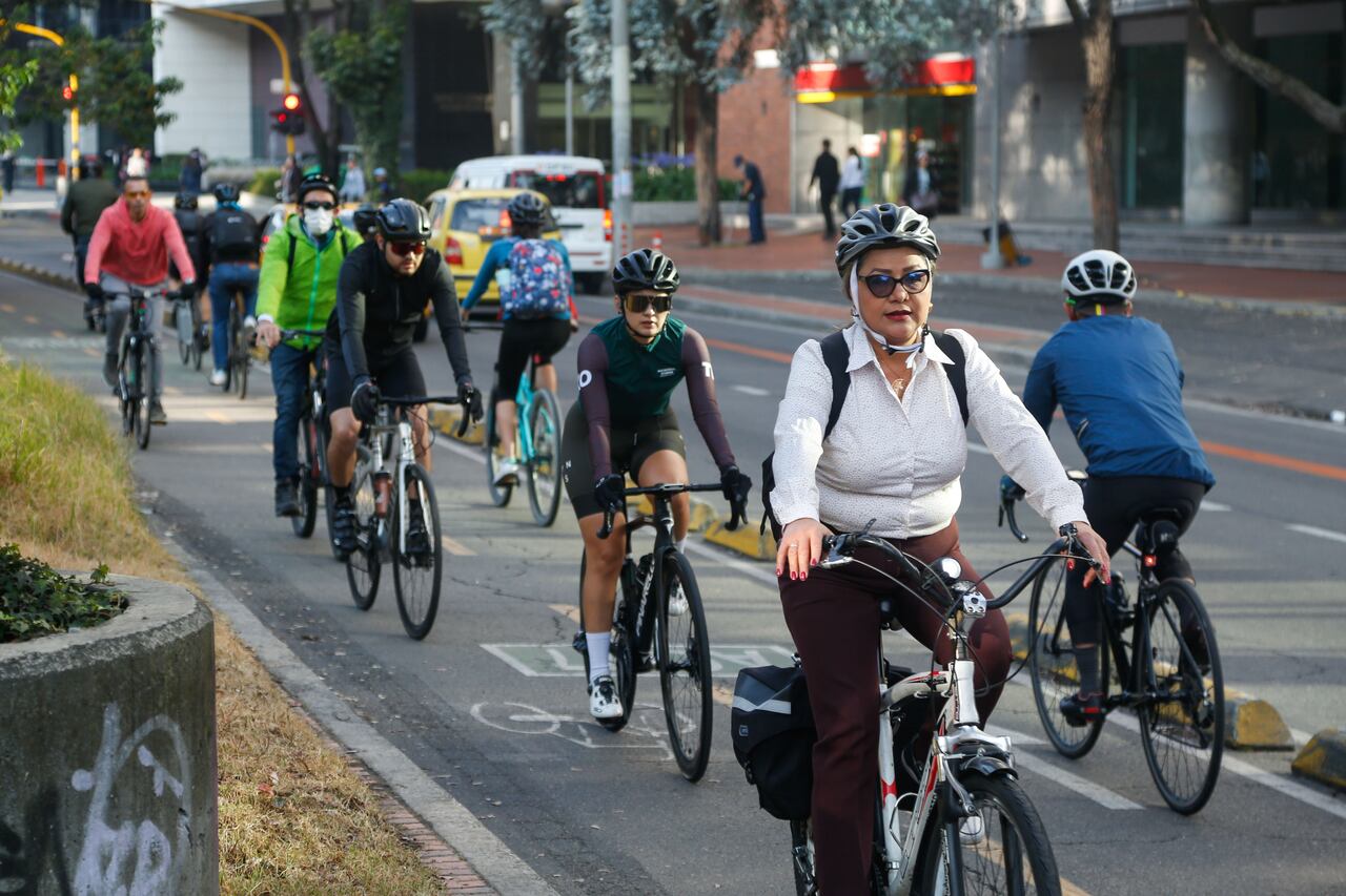 Patinetas, bicicletas, trafico suave