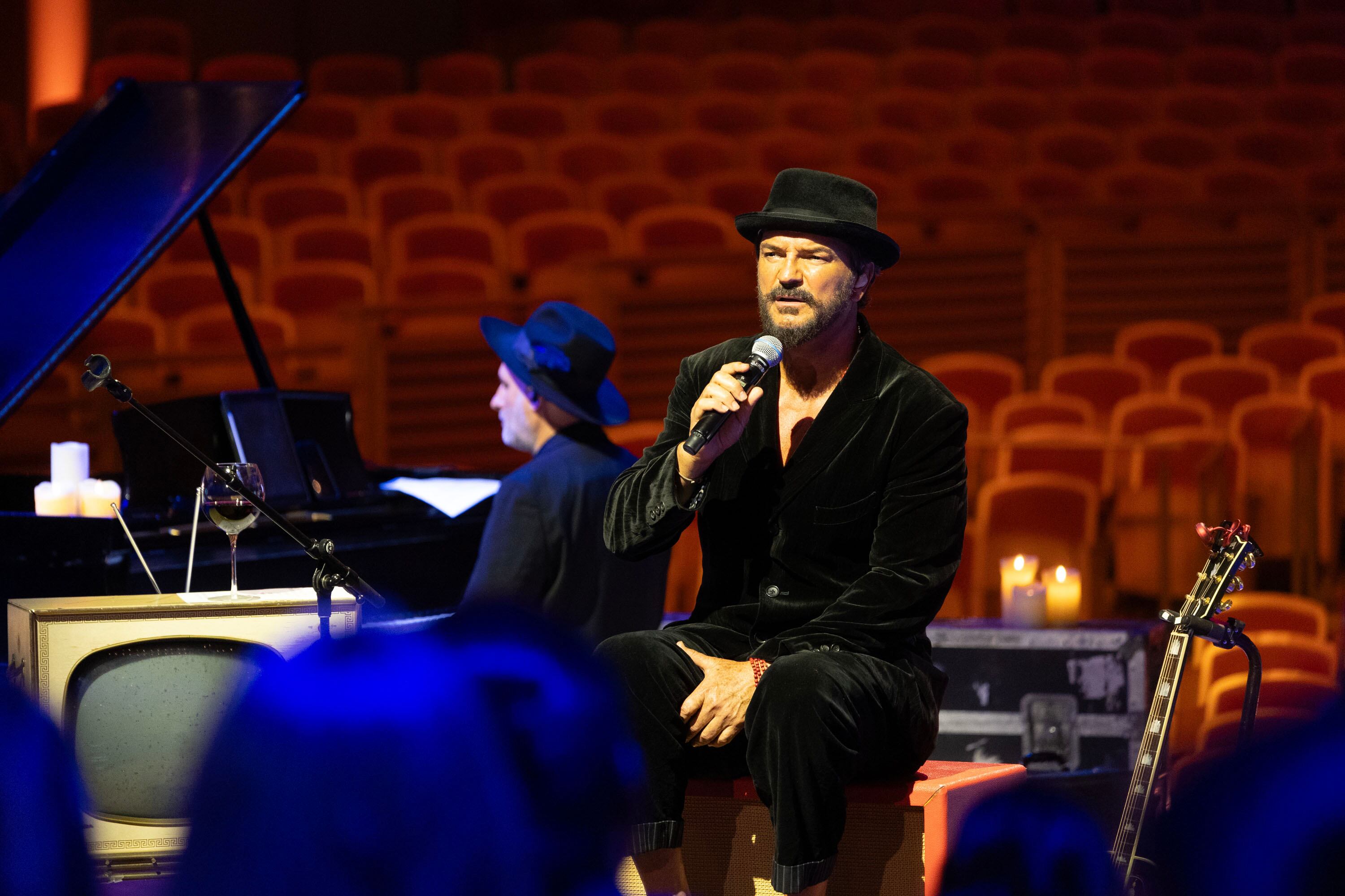 Ricardo Arjona, EL SECO, anuncia desde el mítico MADISON SQUARE GARDEN que estará nuevamente de gira tal y como todos sus seguidores se lo pedían.