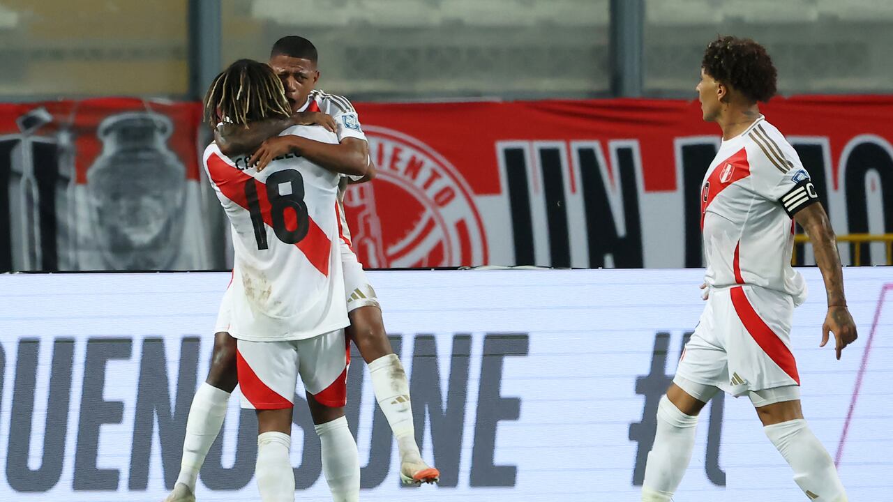 Perú derrotó a Bolivia y da respiro en la Eliminatoria