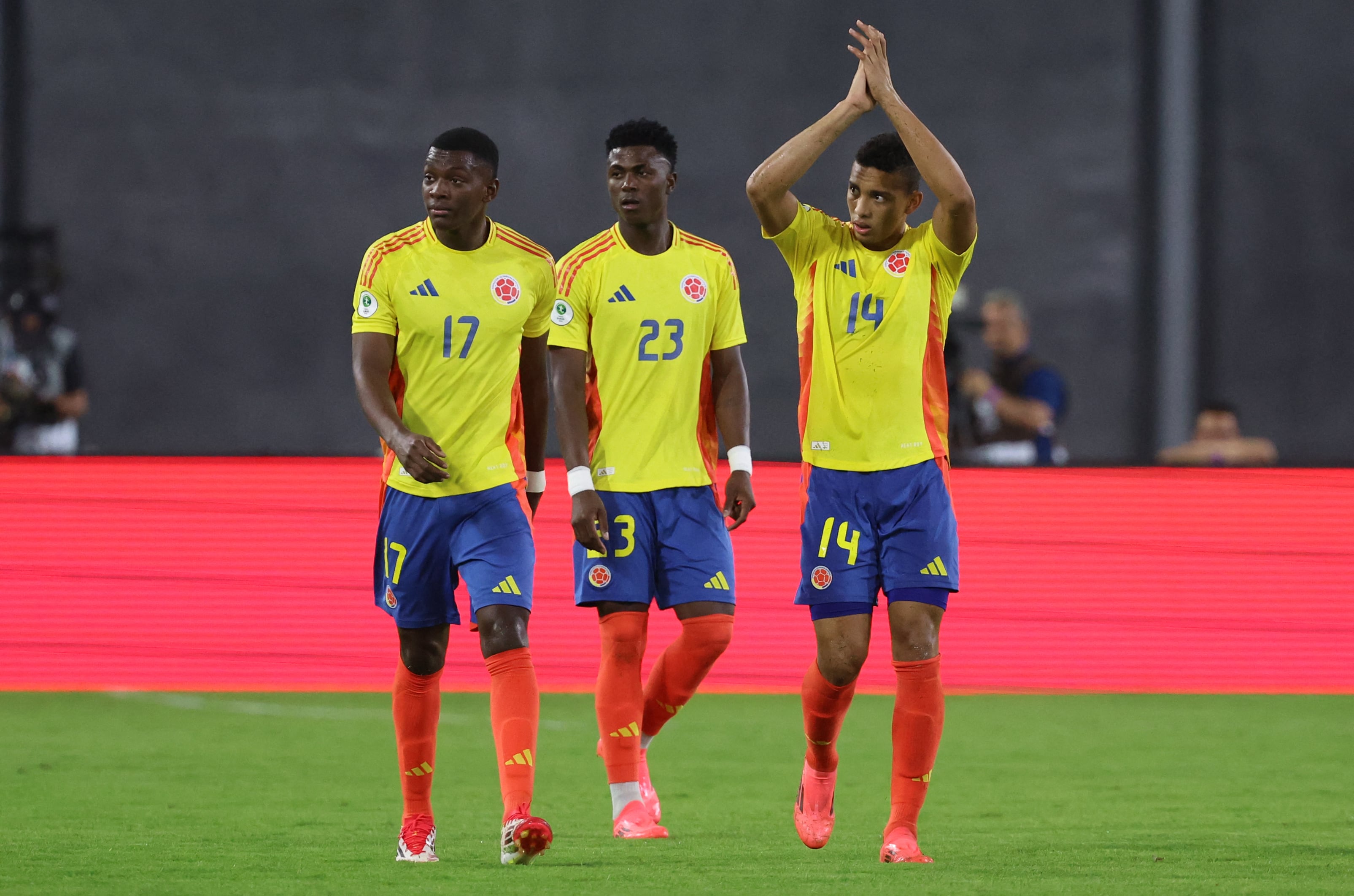 Colombia's midfielder #14 Jordan Barrera celebrates with teammates Colombia's defender #17 Juan Arizala and Colombia's midfielder #23 Neiser Villarreal after scoring a goal during the 2025 South American U-20 football championship final round match between Colombia and Paraguay at the Br�gido Iriarte stadium in Caracas on February 4, 2025. (Photo by Edison GAMEZ / AFP)