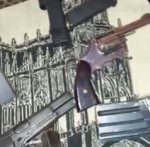 Alias JJ grababa videos para sus víctimas en los que les enseñaba las armas y les decía "colaboras o te hacemos colaborar a las malas".