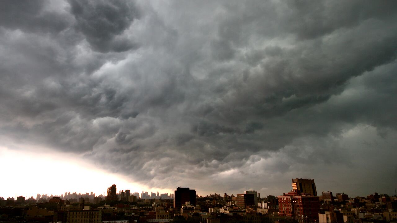 Lo que no debe faltar en su equipo de emergencia en caso de un huracán.