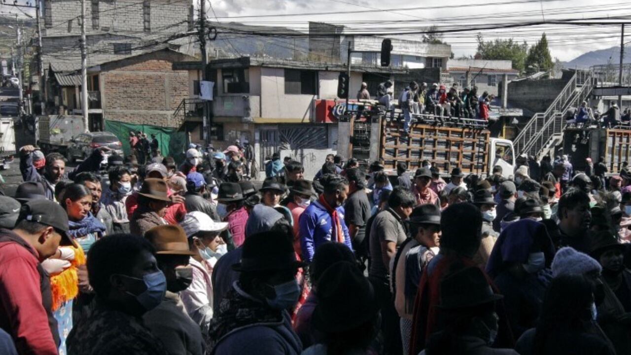 Los indígenas en Ecuador tienen paralizada la capital, Quito.