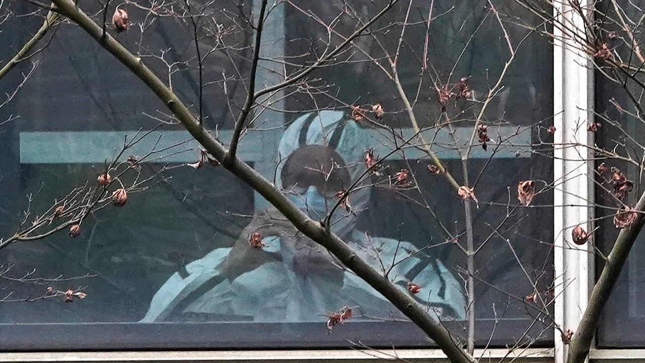 ¿Investigadores se contagiaron de covid 19 en Wuhan en 2019? esto dice China. (AP Foto/Ng Han Guan, Archivo)