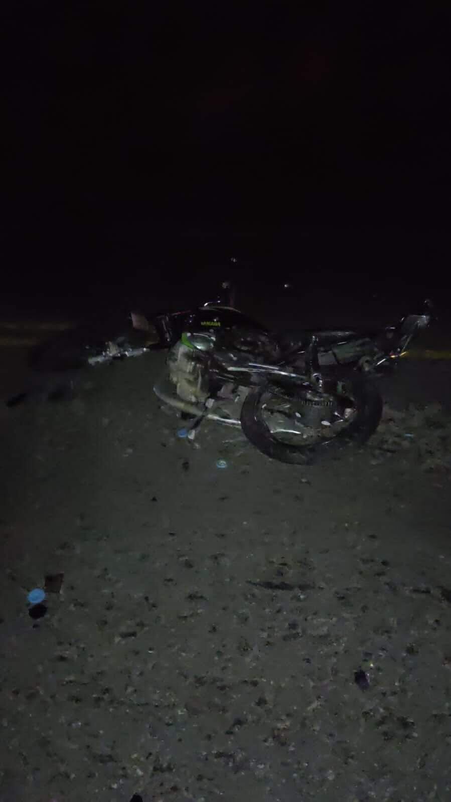 Autoridades buscan al conductor que habría causado el siniestro.