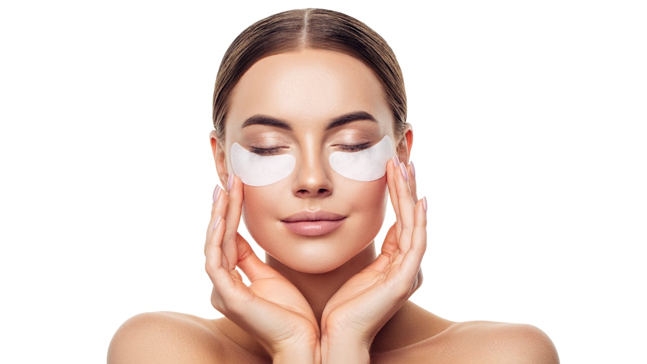 Las bolsas en los ojos pueden aparecer por un factor hereditario.