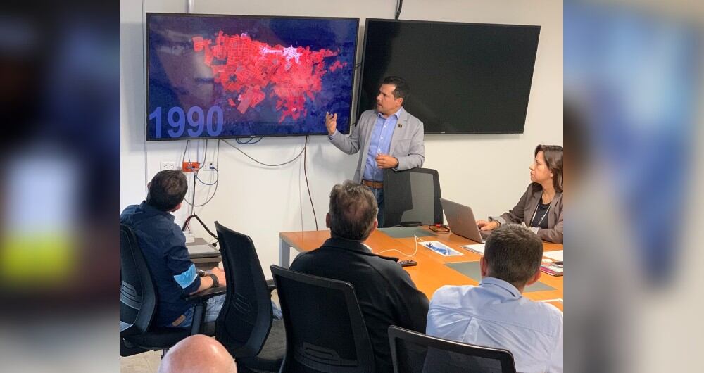 El gerente general de TransMilenio, Orlando Santiago Cely, señaló que los visitantes quieren conocer el funcionamiento del sistema.