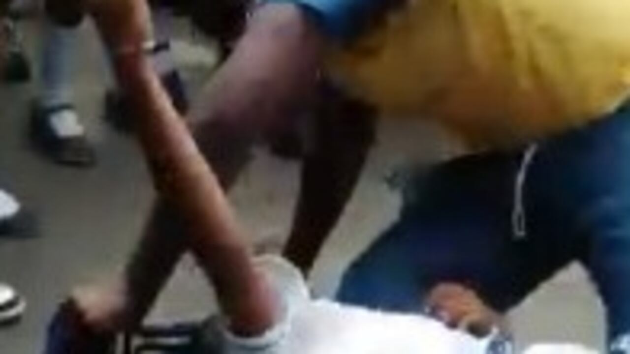 Agresión entre los estudiantes de una colegio de Medellín. Foto de referencia.
