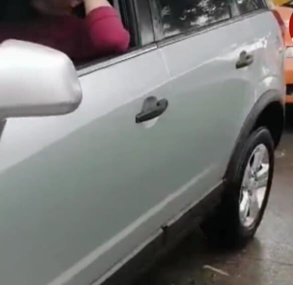 Una de las estudiantes indicó que en el interior del automóvil se encontraba un hombre tocando sus partes íntimas