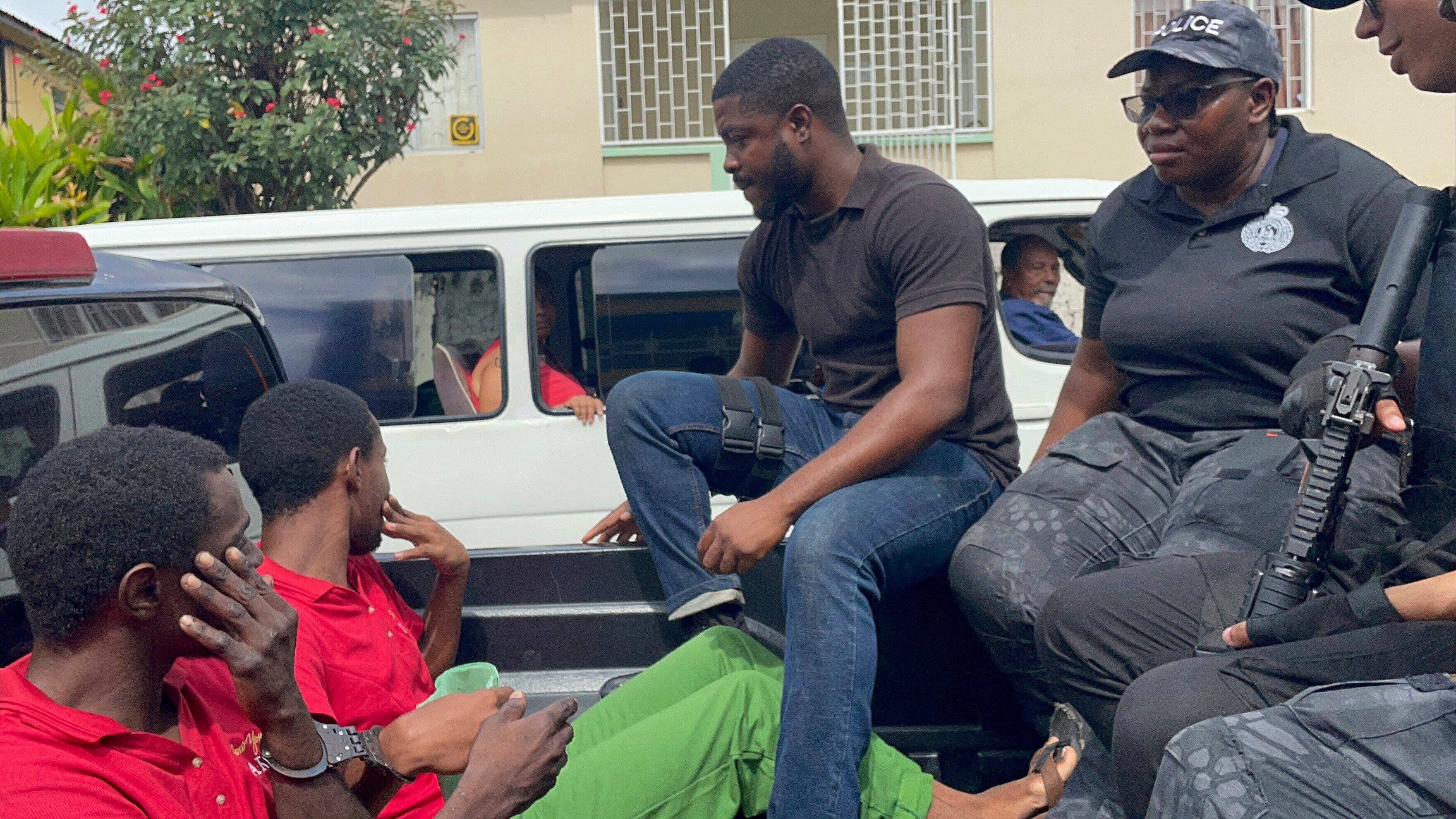 Los hombres habían escapado de una celda de detención policial en Granada el 18 de febrero y son sospechosos de secuestrar un catamarán mientras Ralph Hendry y Kathy Brandel, quienes desaparecieron, estaban a bordo.