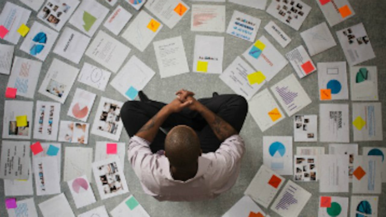 La creatividad parte de las ideas, y lleva su flote a través de la ejecución de las mismas.