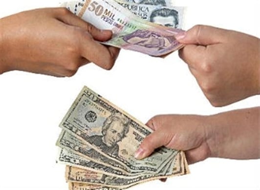 Tome una decisión asertiva sobre si lo que más conviene es viajar con dólares, con la moneda local o con la tarjeta de crédito internacional.