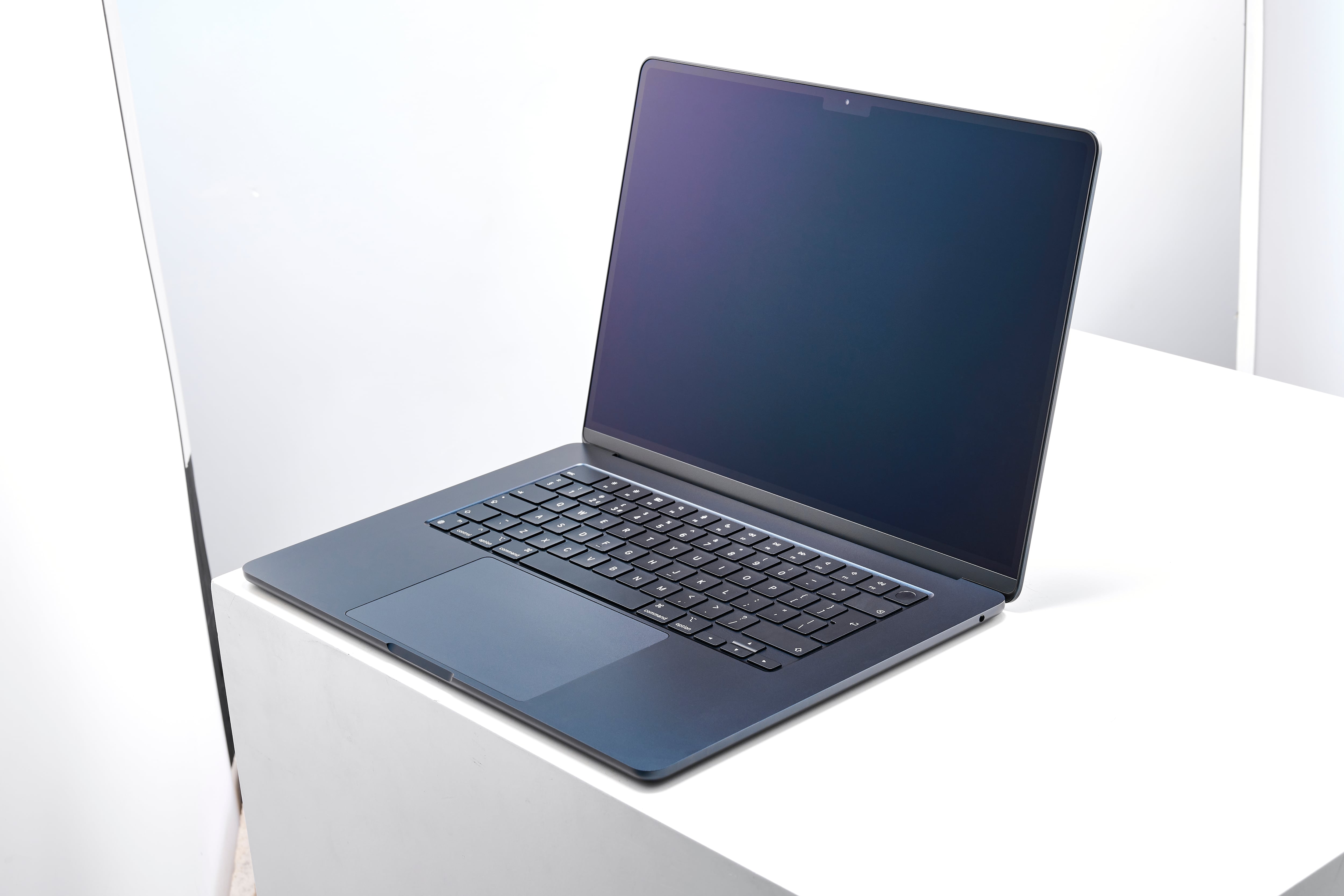 El MacBook Air atraviesa una escasez de inventario sin precedentes desde su lanzamiento en marzo.