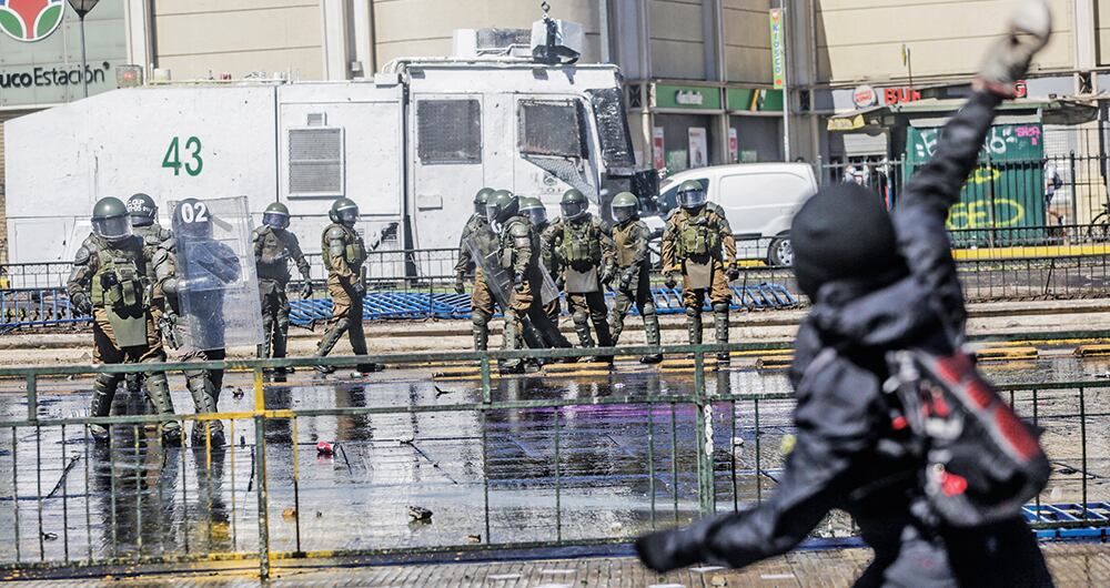 En medio de protestas, Boric, quien fue líder estudiantil, se ha visto en la tarea de reprimir a los que fueron en su momento parte de sus electores más férreos.