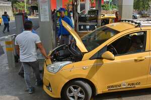 Debido a la intensa sequía que vienen afrontando algunas regiones del país, Ecopetrol se vio en la necesidad de suspender el suministro de gas natural a un grupo de empresas, para destinarlo a la generación de energía eléctrica a través de plantas térmicas. 24.1000 vehículos particulares, públicos y de carga, se verían afectados. 20 de septiembre de 2024. Foto Jorge Orozco / El País.