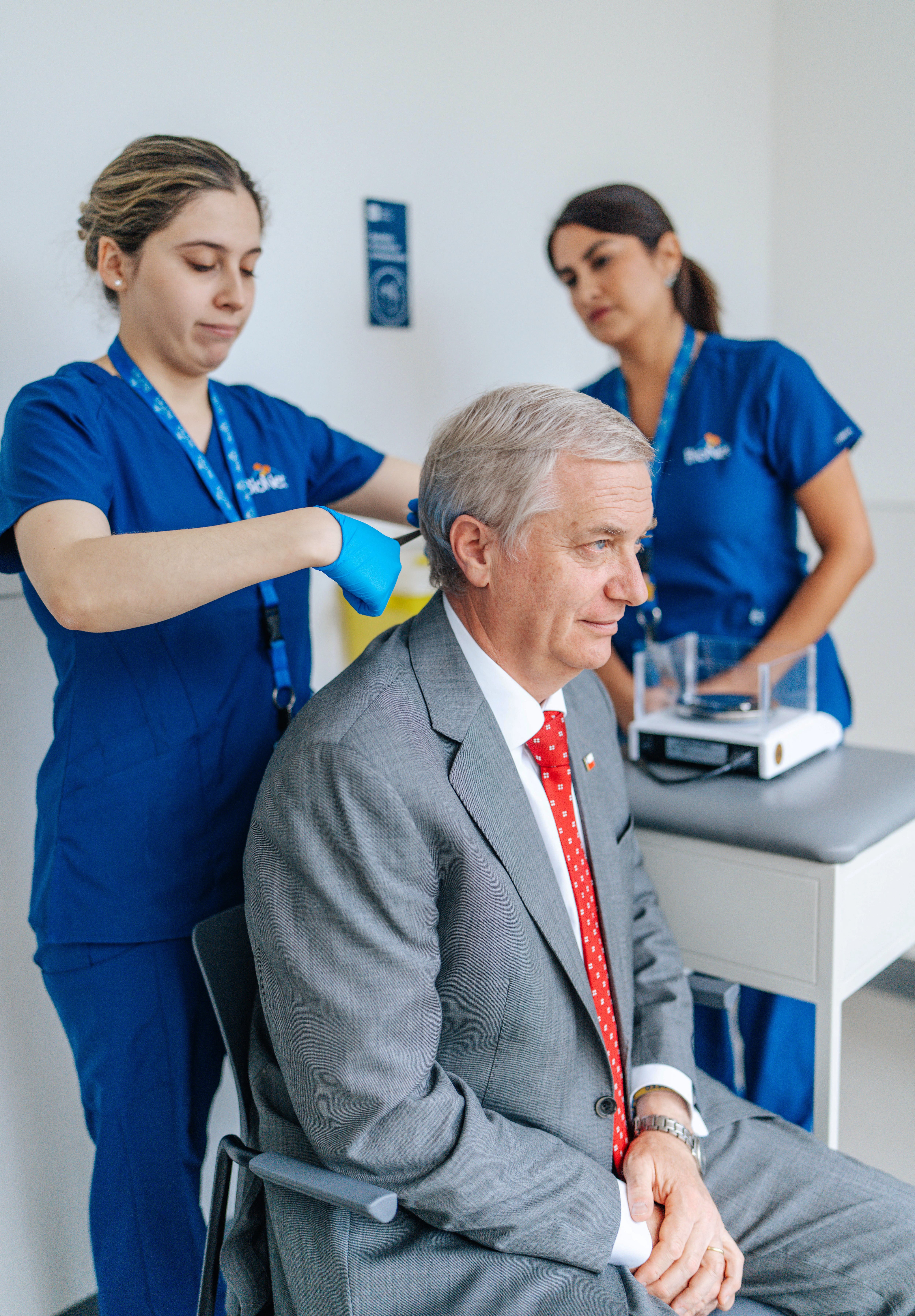 Kast se sometió a una prueba de drogas voluntaria ese mismo día y anunció que impulsará un proyecto de ley para que sea obligatoria para todos los funcionarios públicos.