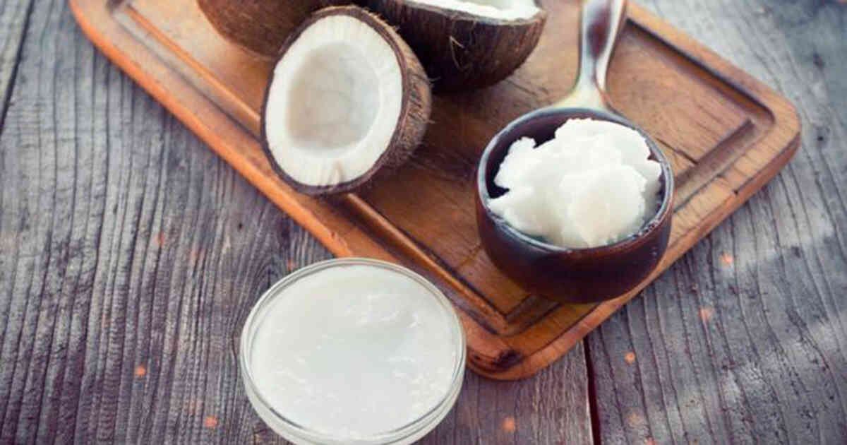 Este aceite contiene ácidos grasos, que pueden prevenir y atenuar líneas de expresión en la cara. 