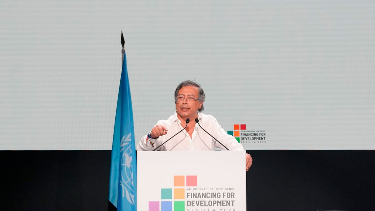 Gustavo Petro durante su discurso en el evento de Sevilla, España.