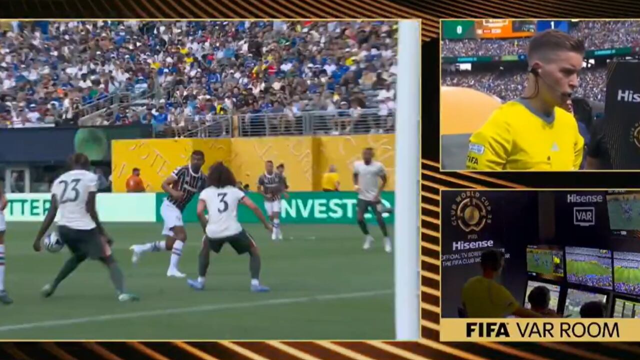 Nicolás Gallo, árbitro colombiano, fue el encargado de hacer la revisión desde el VAR