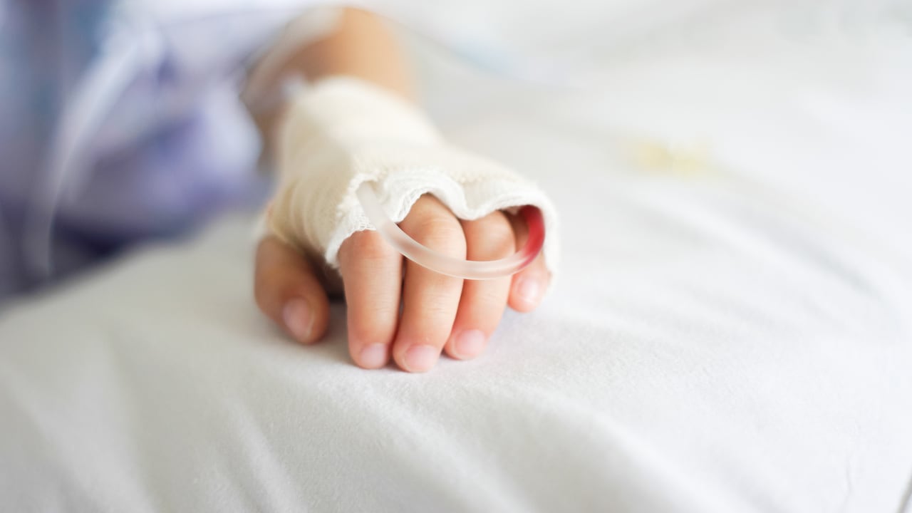 La lucha contra el cáncer también implica un acompañamiento humano y emocional para los pacientes y sus familias.