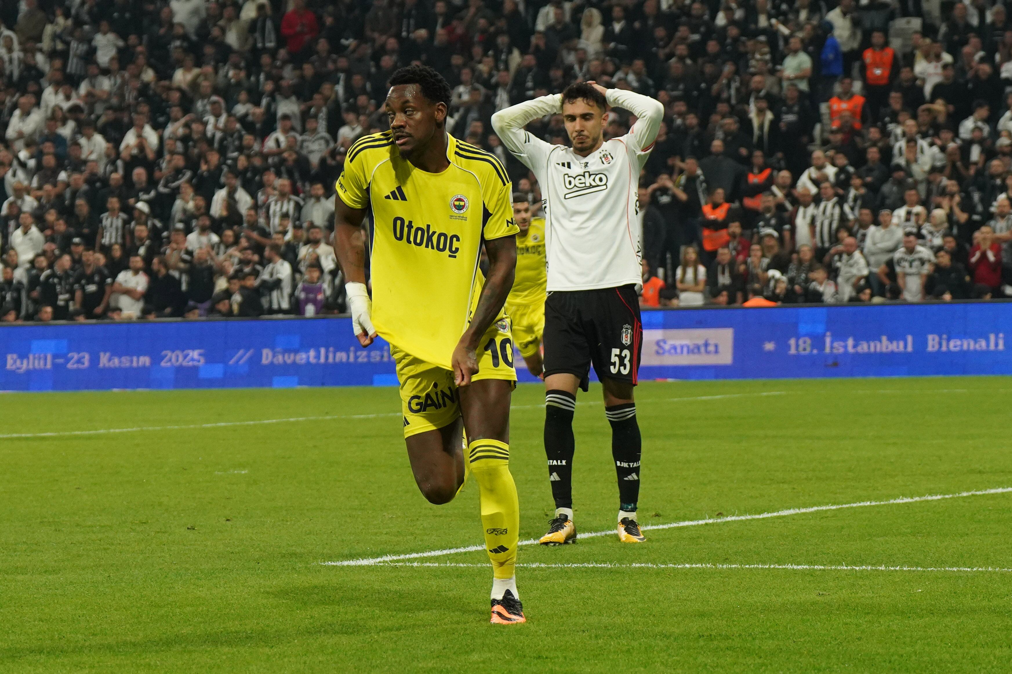 Jhon Durán en uno de sus más recientes tantos con el Fenerbahce turco.