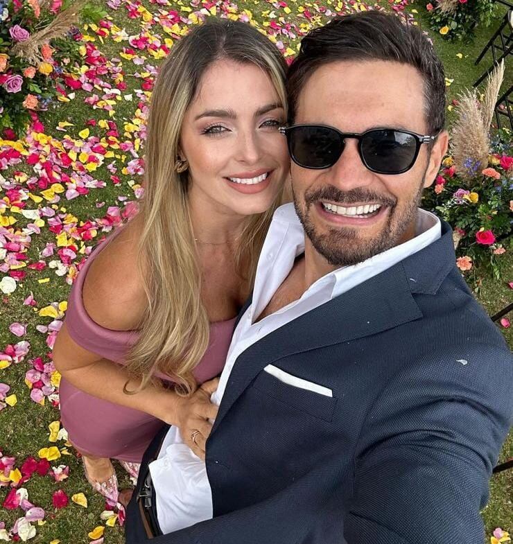 Esta pareja lleva como lema el apoyo mutuo en sus carreras como actores y presentadores de televisión.