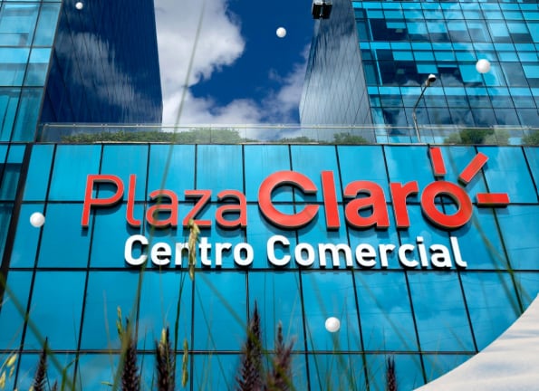 Fachada del centro comercial Plaza Claro.