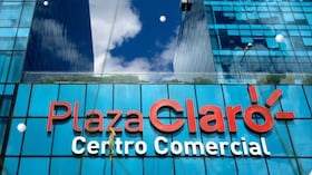 Fachada del centro comercial Plaza Claro.