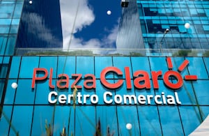 Fachada del centro comercial Plaza Claro.