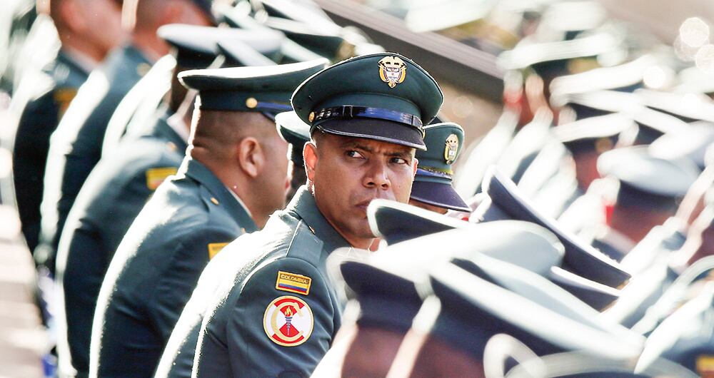 El plan para multiplicar las pensiones de policías y militares, según la denuncia conocida por SEMANA, se habría convertido en un negocio en las oficinas de recursos humanos. Con base en fallos judiciales, logran aumentar la mesada.