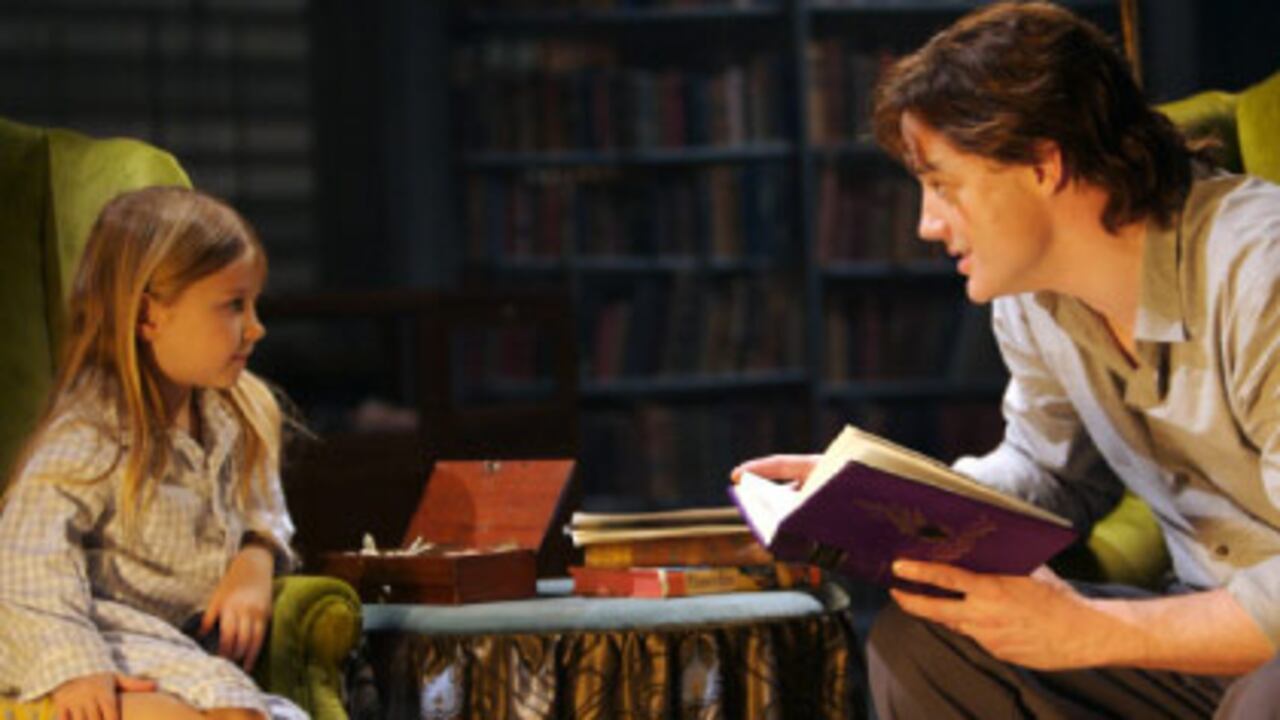 Todo lo que el “lengua de plata” Mo Folchart (Brendan Fraser) le lee a su hija Meggie (Eliza Bennett) se convierte
en realidad