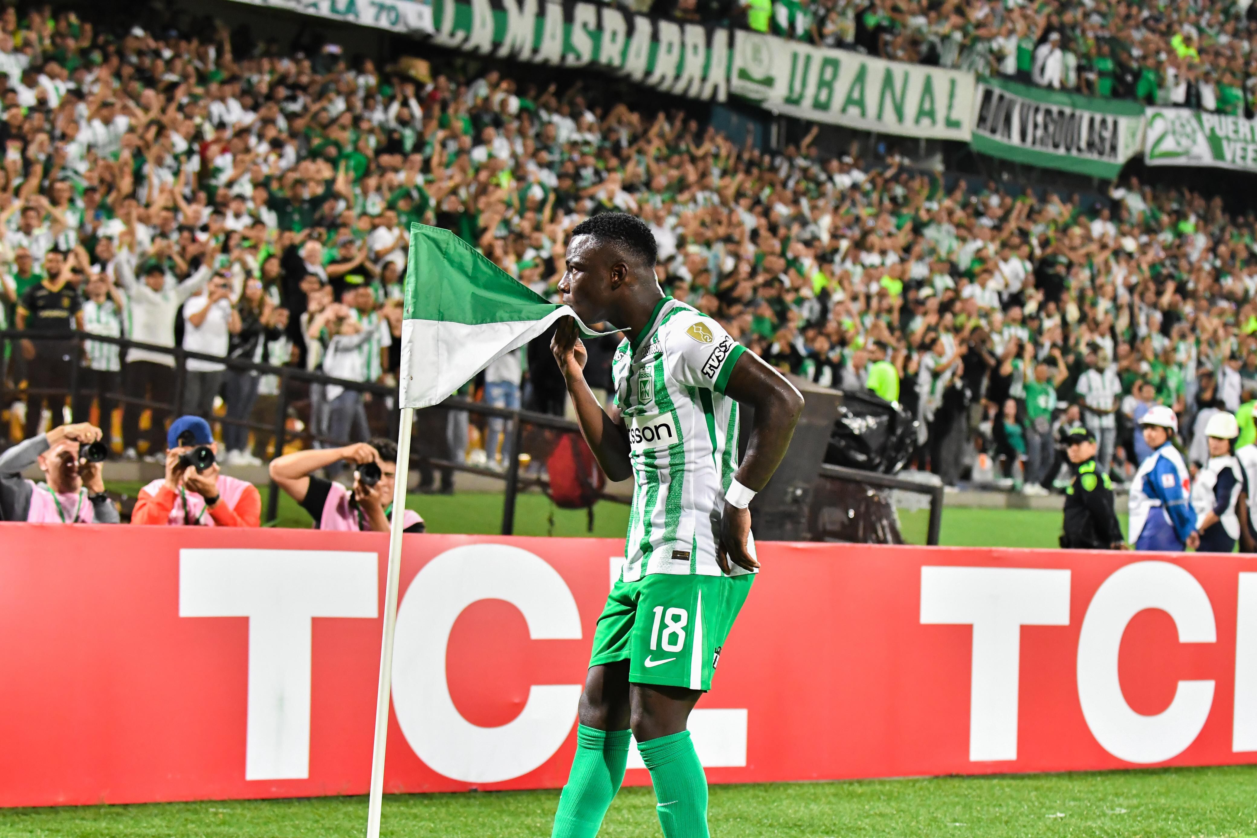 Marino Hinestroza celebrando su gol en Copa Libertadores con Atlético Nacional