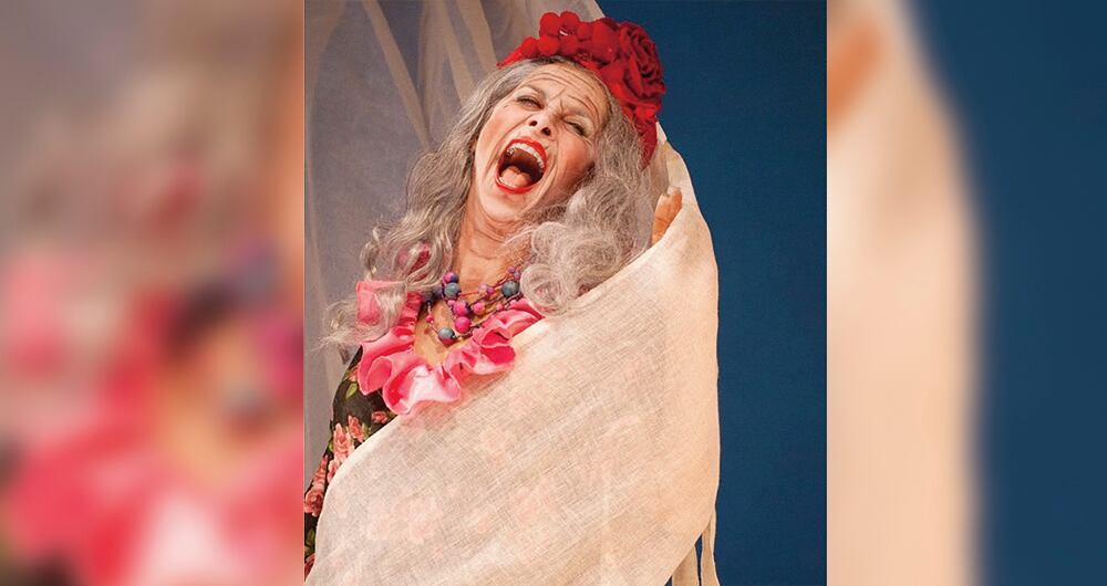 La abuela en La cándida Eréndira (2011). 