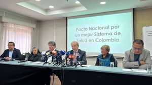 Gremios, usuarios, asociaciones firmaron pacto por la defensa de la salud.