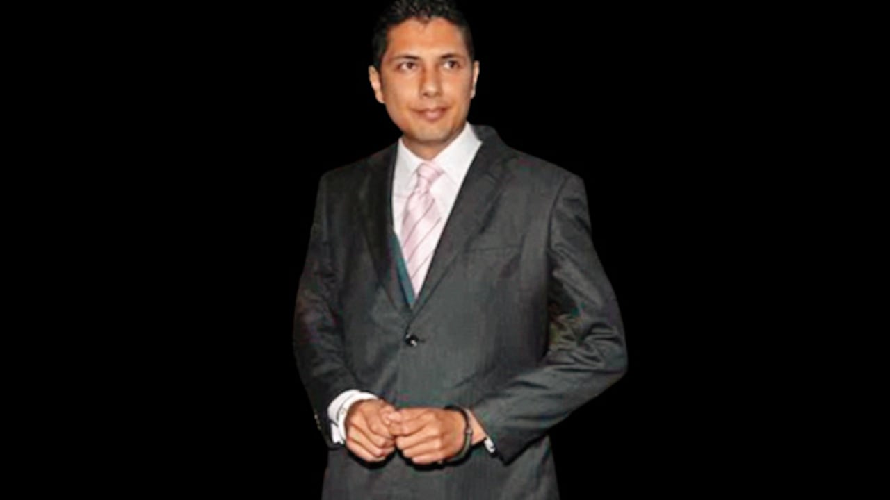 Fernando Balda Flores es un joven político ecuatoriano que después de trabajar en el partido Alianza País del presidente Rafael Correa, se pasó junto a Lucio Gutiérrez, el gran opositor del gobierno.