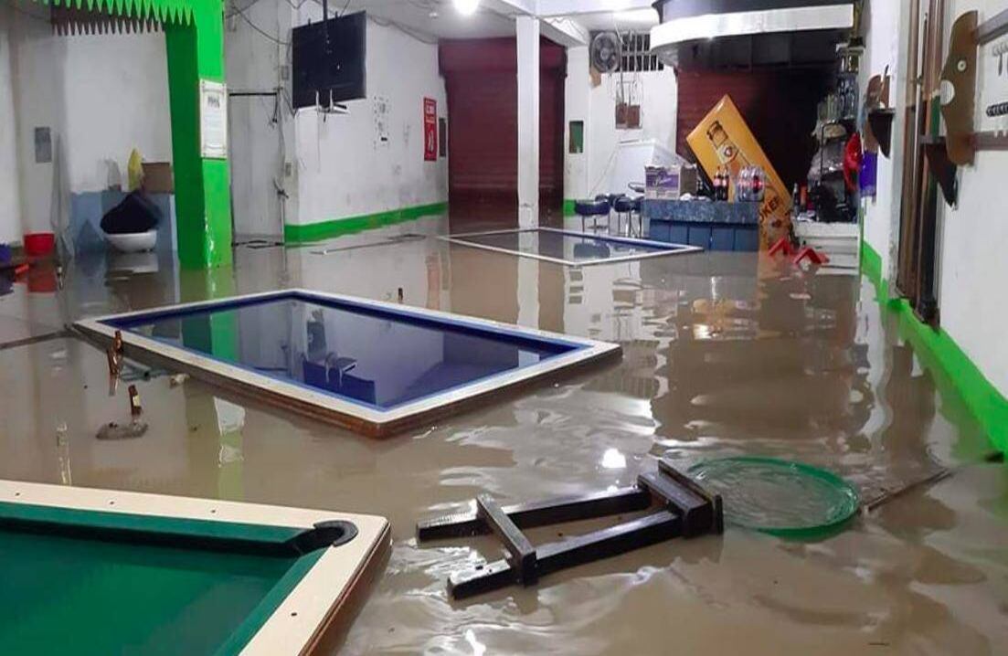 " El Río San Juan se desbordó y así están en Itsmina, Andagoya, Condoto y Tado", informan los usuarios en redes sociales. Foto: @JuanLuisCasCo