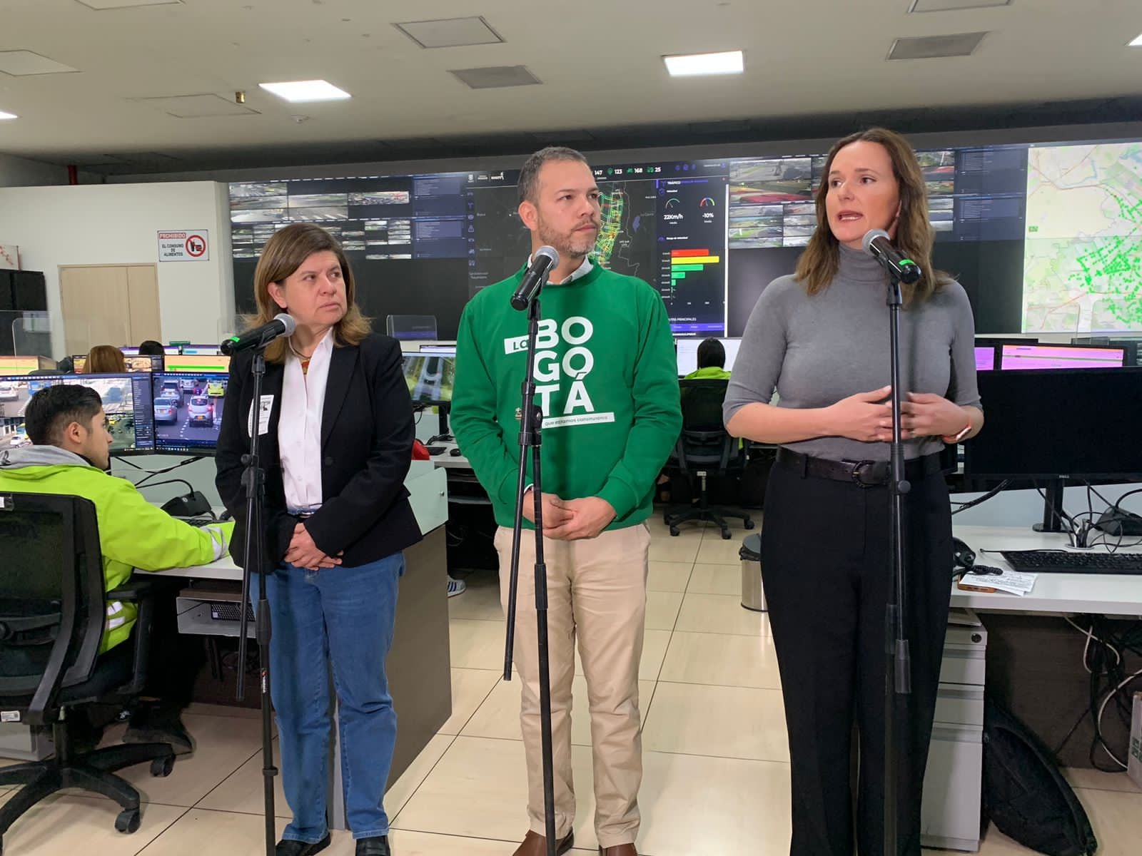 Óscar Julián Gómez Cortés, secretario (e) de Movilidad; Blanca Durán, directora del IDRD, y Carolina Urrutia, secretaria de Ambiente, dieron a conocer las medidas.