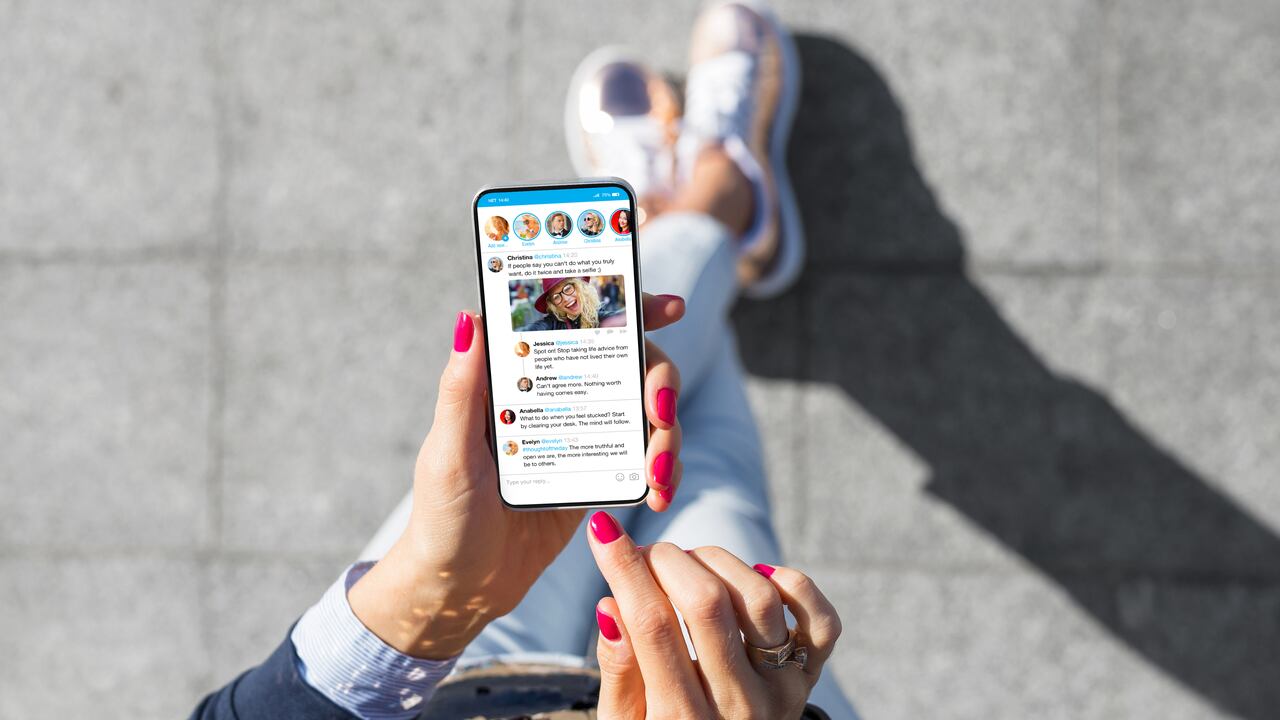 Las redes sociales generan notificaciones en los teléfonos inteligentes.