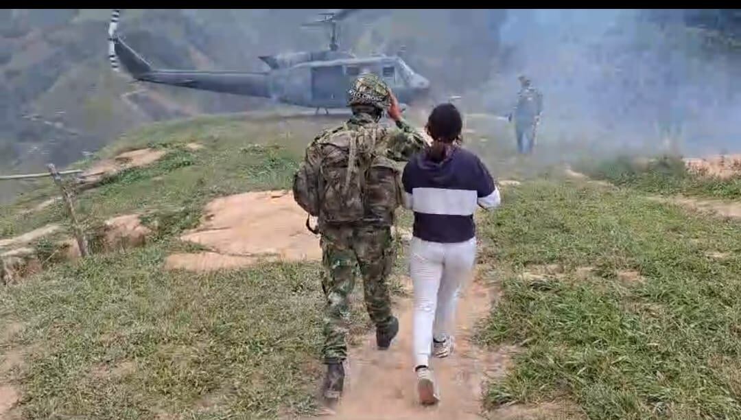 El Ejército rescató una menor en Argelia, Cauca. En lo corrido de este año 32 menores de edad han sido rescatados por las tropas. Foto Especial para El País
