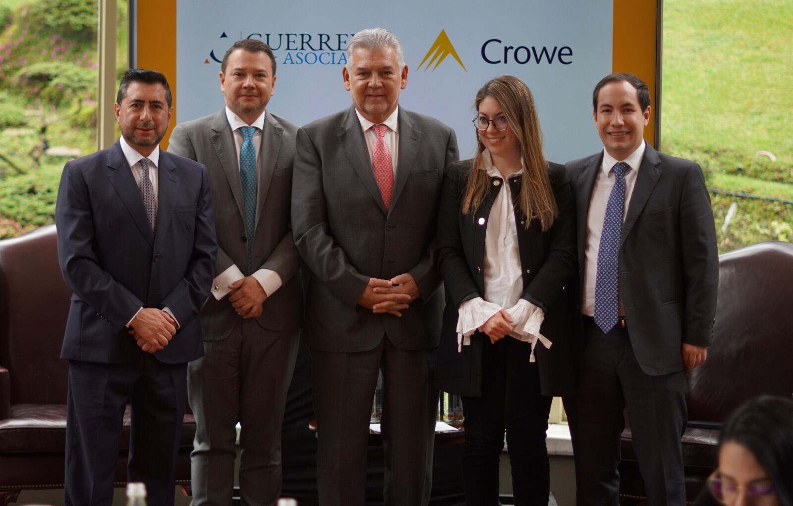 De Izquierda  a derecha:  Jorge Castelblanco, CEO de Crowe, Juan C. Arbeláez, Socio de Asuntos Legales de Crowe, Jaime Cabal, Pte Fenalco, Juliana Morad, Dir.Depto Derecho Laboral U Javeriana y Juan Manuel Guerrero, Socio Dtor. de Guerrero&Asociados