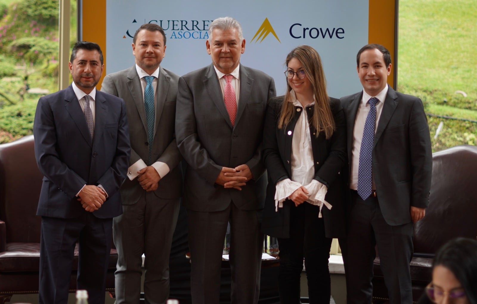 De Izquierda  a derecha:  Jorge Castelblanco, CEO de Crowe, Juan C. Arbeláez, Socio de Asuntos Legales de Crowe, Jaime Cabal, Pte Fenalco, Juliana Morad, Dir.Depto Derecho Laboral U Javeriana y Juan Manuel Guerrero, Socio Dtor. de Guerrero&Asociados