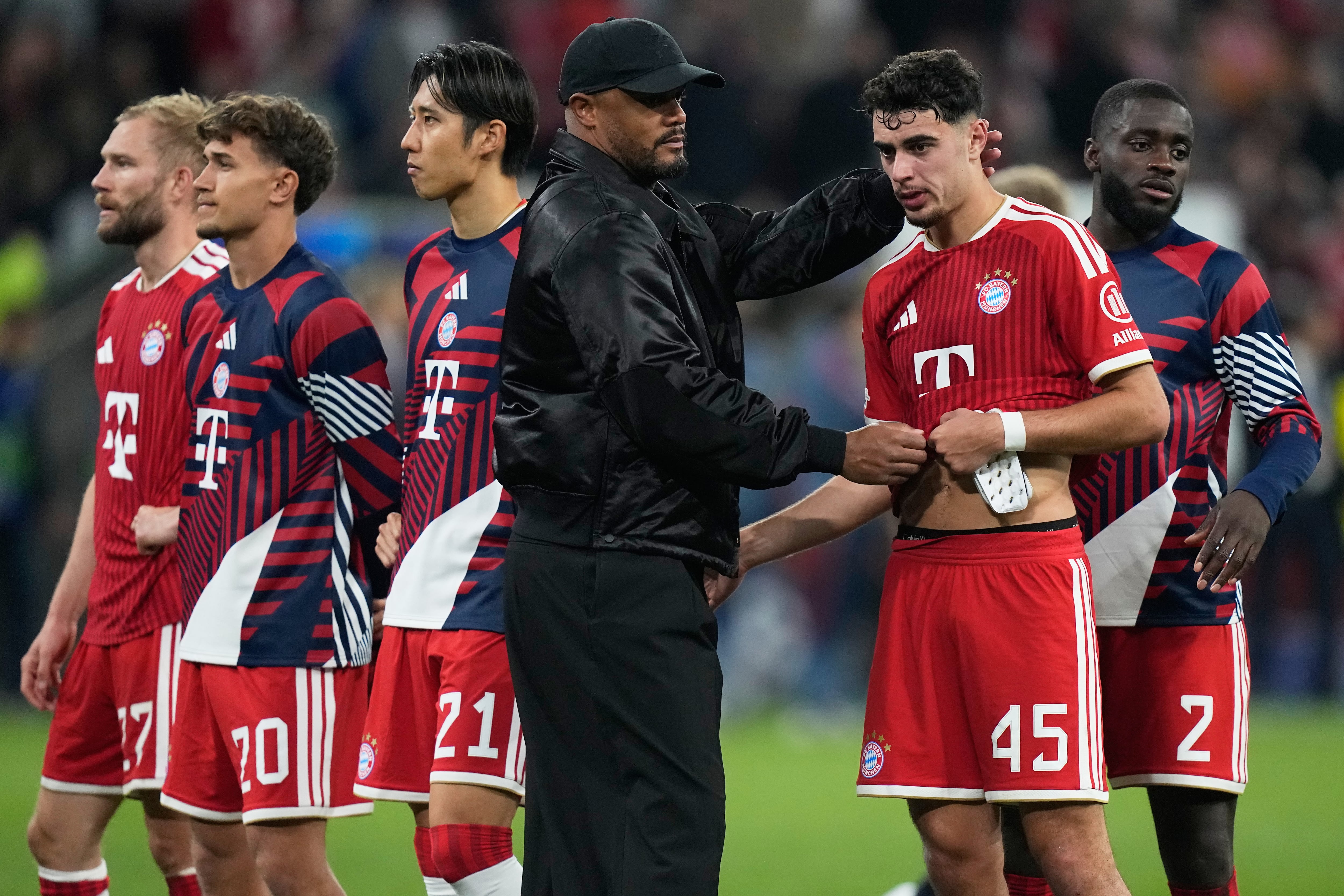 Bayern head coach Vincent Kompany comforts Bayern's Aleksandar Pavlovic during the Champions League semifinal second leg soccer match between Bayern Munich and Paris Saint Germain in Munich, Germany, Wednesday, May 6, 2026. (AP Photo/Matthias Schrader)